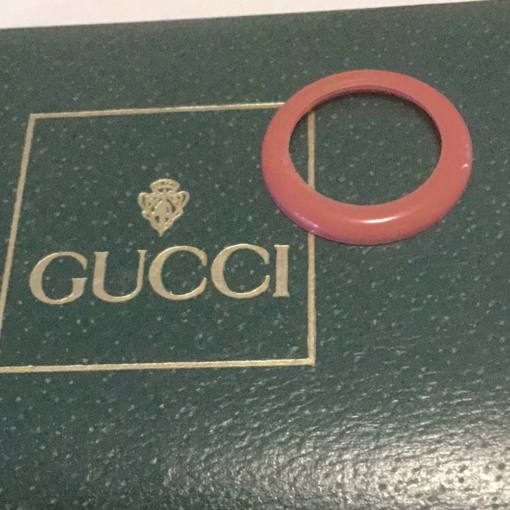 Gucci salmon pink bezel